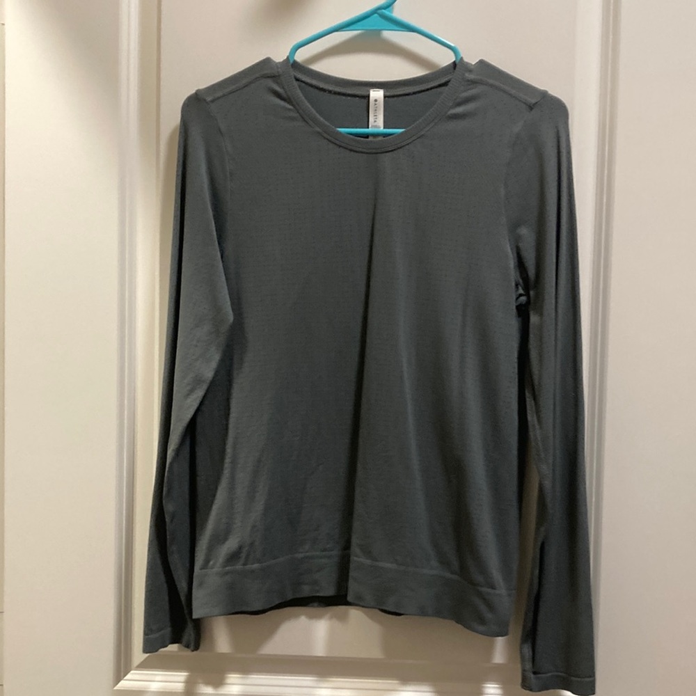 Like-new, Athleta in-motion long sleeve top, grey, size small